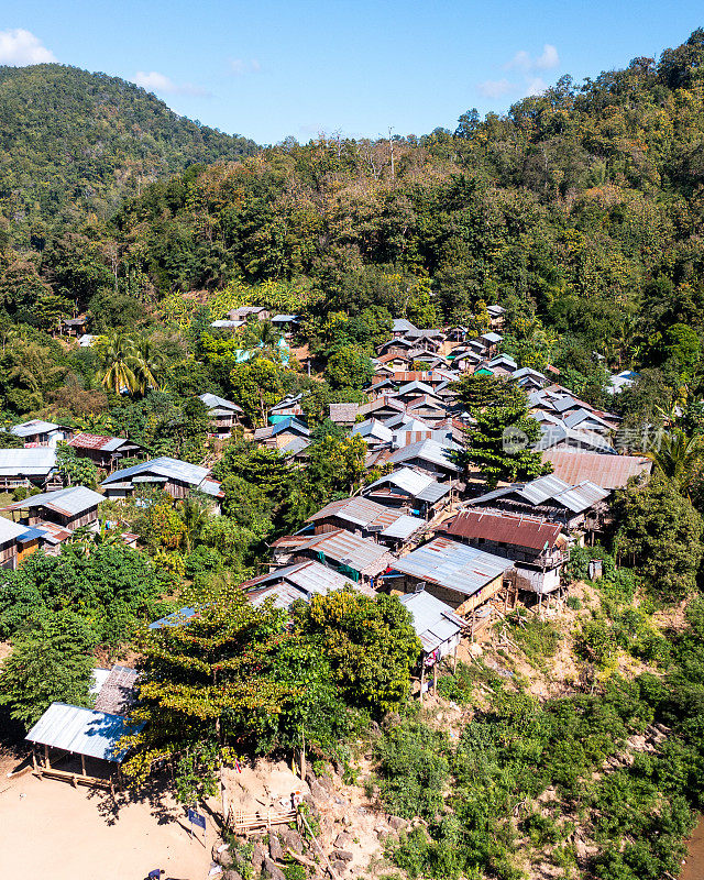 Huay Sua Thao:长颈村